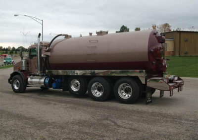 Fruitland vacuum pump installed on a tank truck